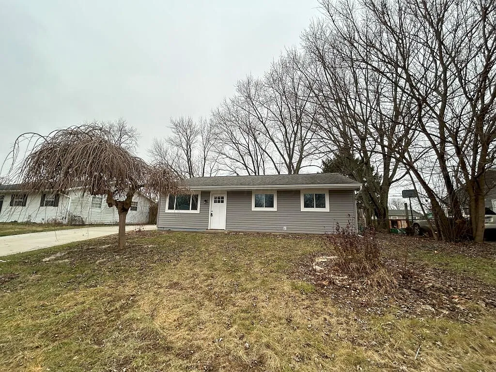 3723 Laguna Dr photo 1