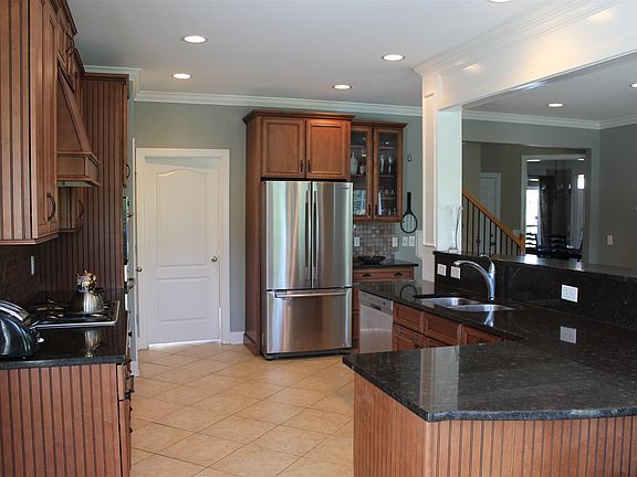 5th image of 2419 Norris Ln