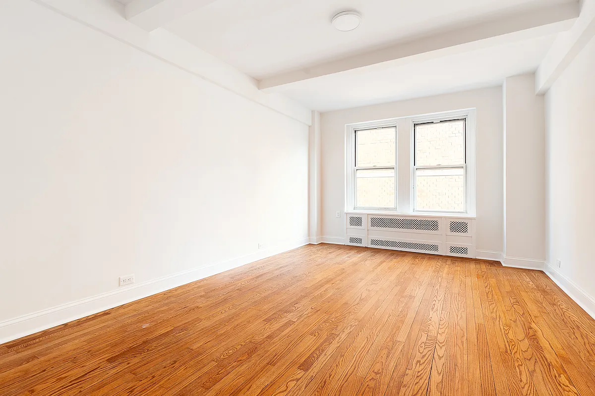 433 West 34th Street — Photo 4