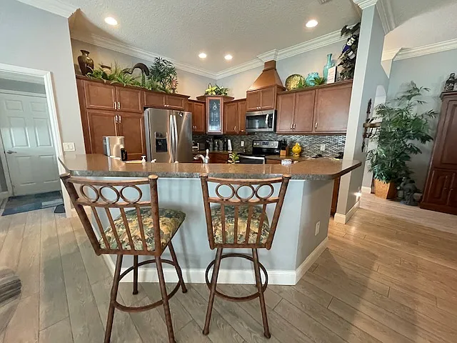 1069 Becker Ave — Photo 4