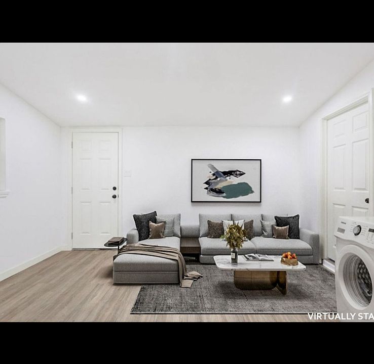 1st image of 115 N Avenue T