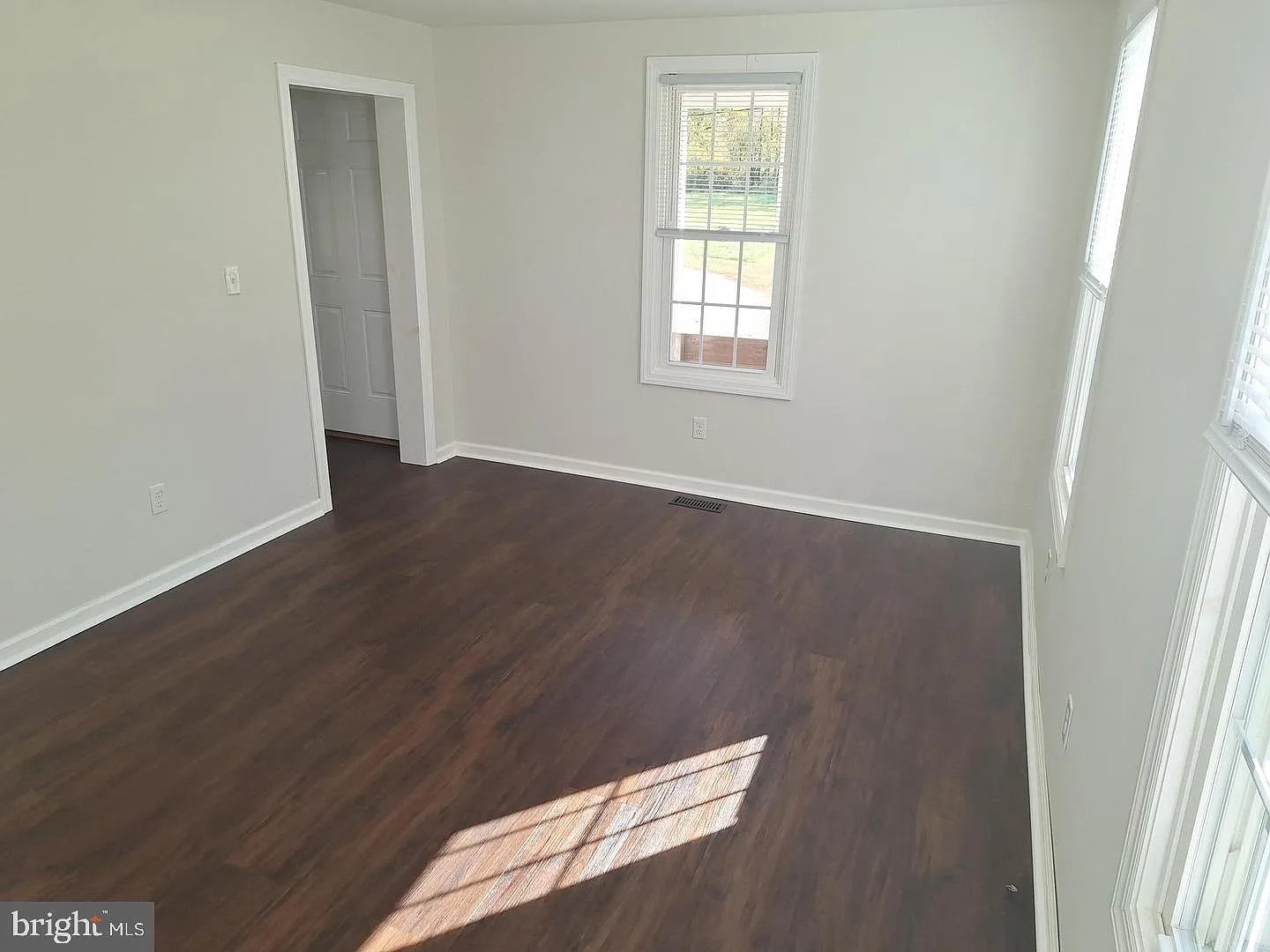2 bed, 1.5 bath, 1310 sqft, $2,400 — Photo 4