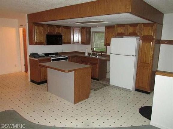 4th image of 3756 E Laketon Ave