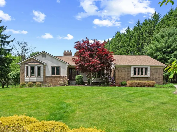 3158 Eden Trl, Brighton, MI 48114
