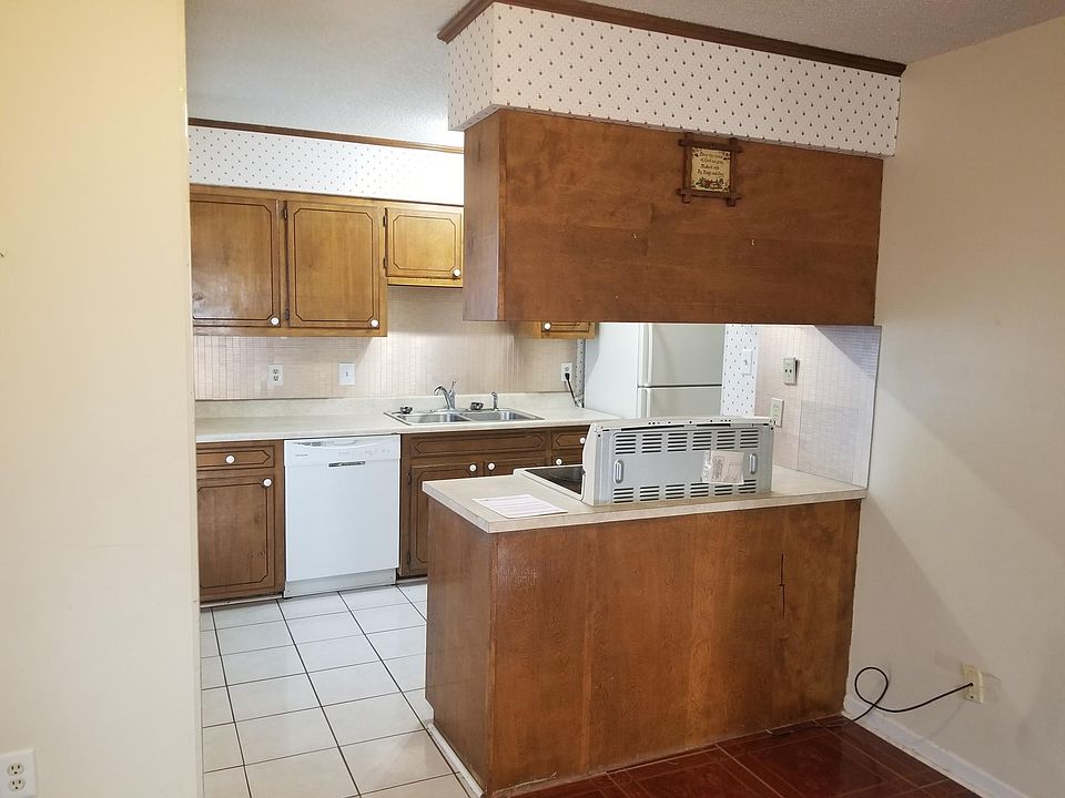 1st image of 1120B Barrington Dr