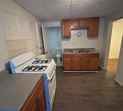 4th image of 517 N Salina St #4