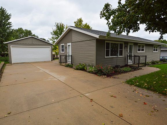 3rd image of 465 Raintree Dr