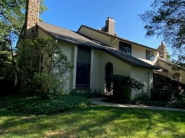 50 Oak Knoll Dr, Berwyn, PA 19312