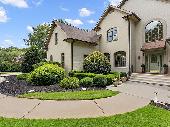 2nd image of 10 Oldenberg Ct