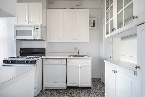 Rented by Metropolitan Equities | media 13