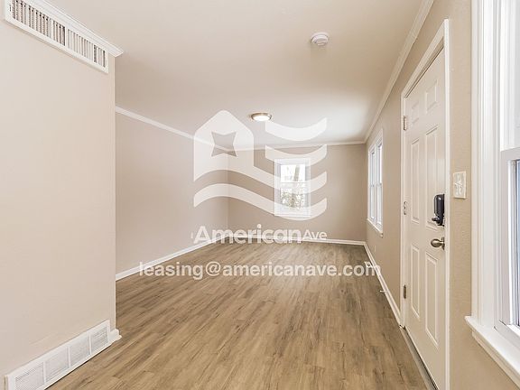 1036663_003_wm_-_living_room_13513123.jpg