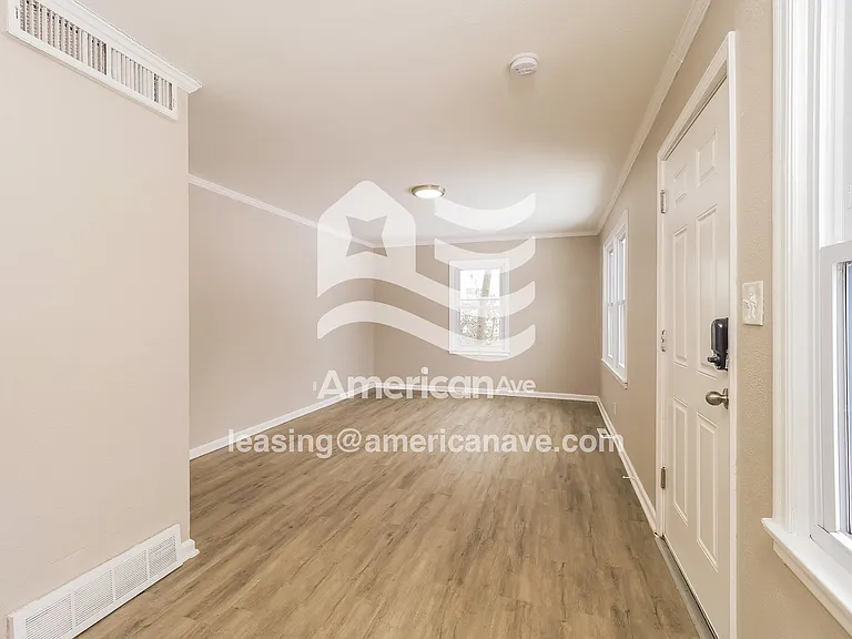 1036663_003_wm_-_living_room_13513123.jpg