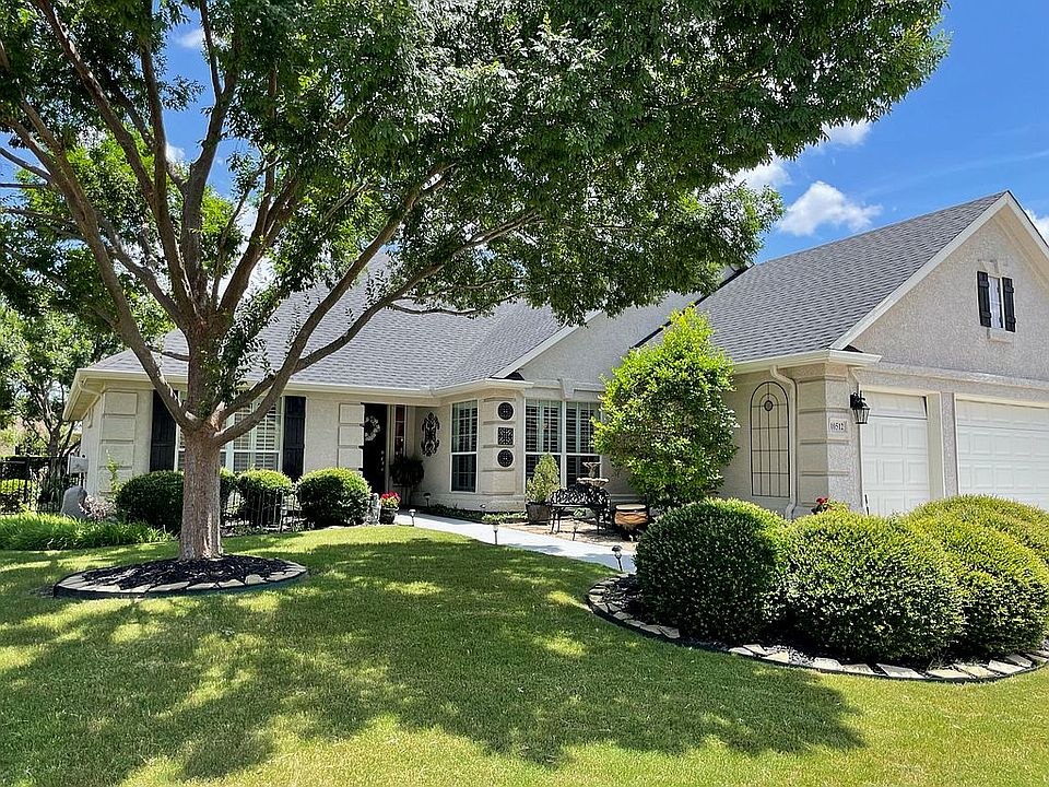 Beautiful curb appeal!