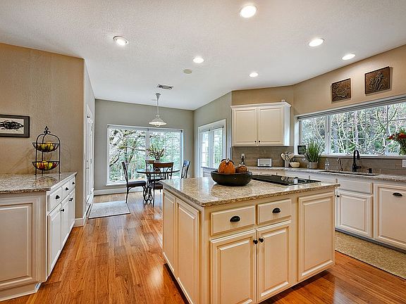 5th image of 2252 Jasmine Ave