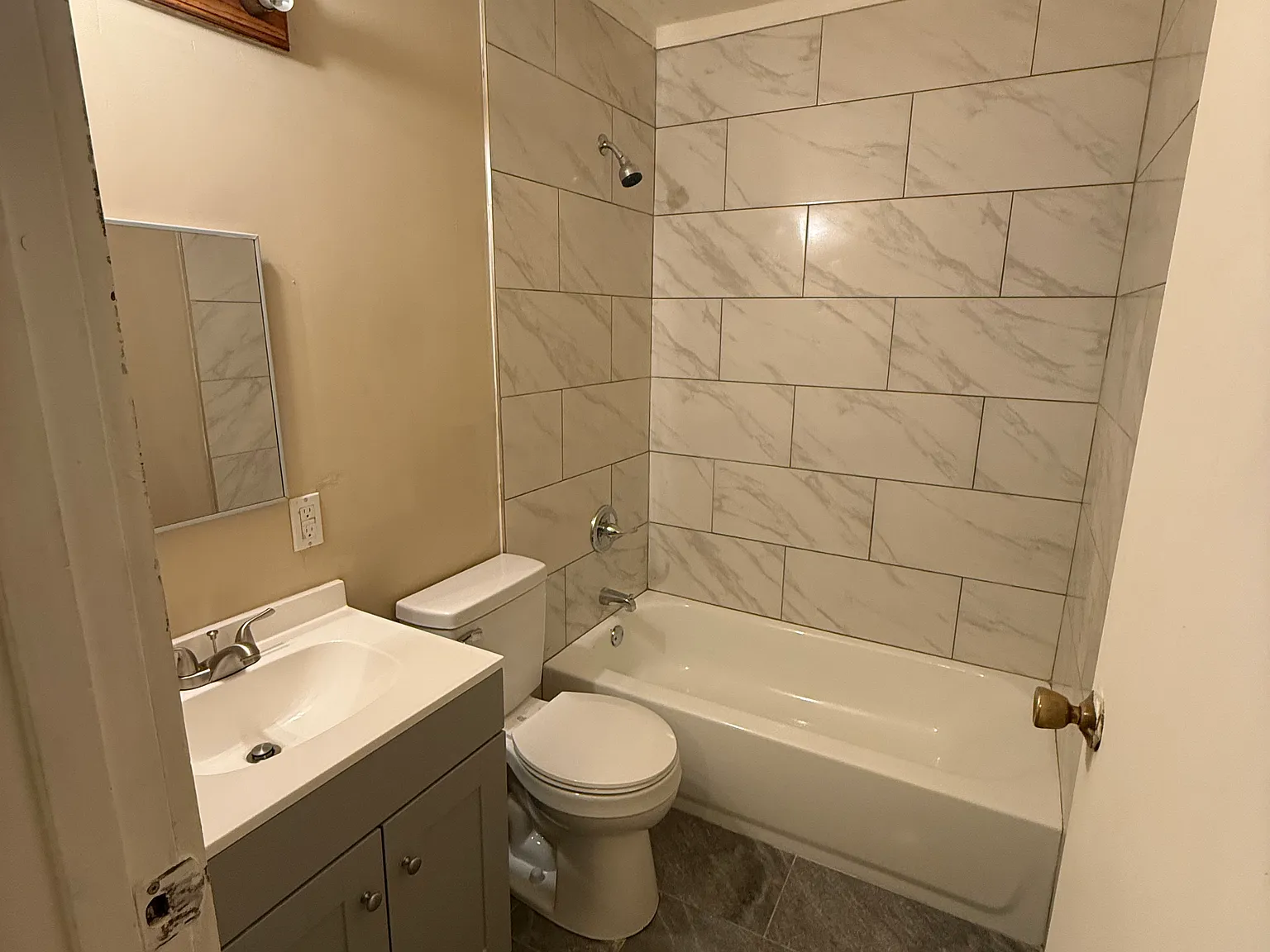 3 bed, 1300 sqft, $1,850 — Photo 2