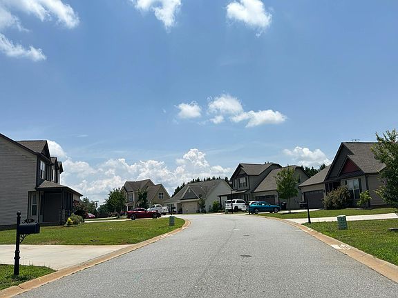 4th image of 101 Norfolk Cir