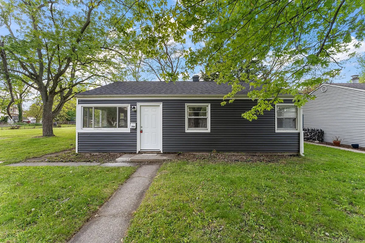 Property Photo - 300 N Guyer St