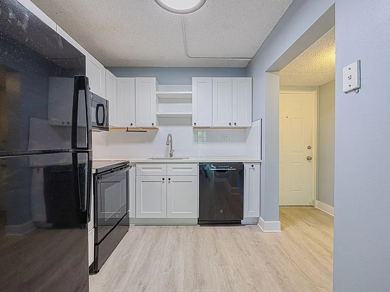 9440 SW 8th St #417 — Photo 4