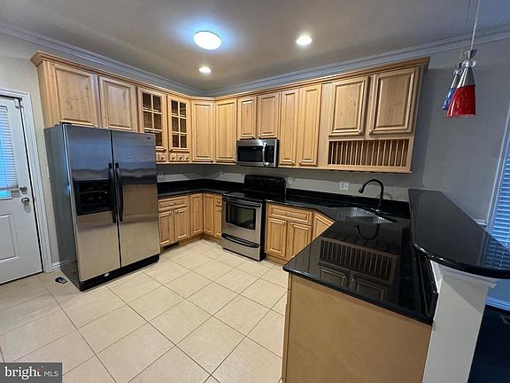 3rd image of 2239 Ridge Pl SE