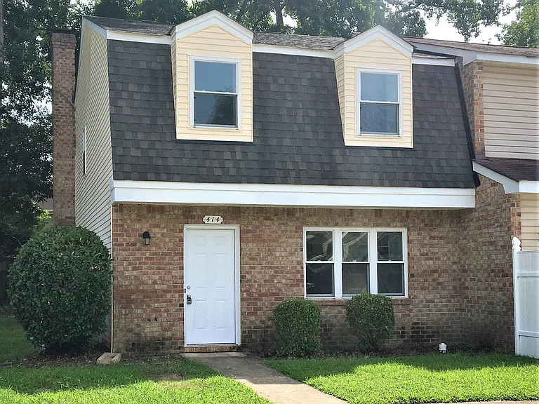 414 Sedgewick Ct — Photo 1