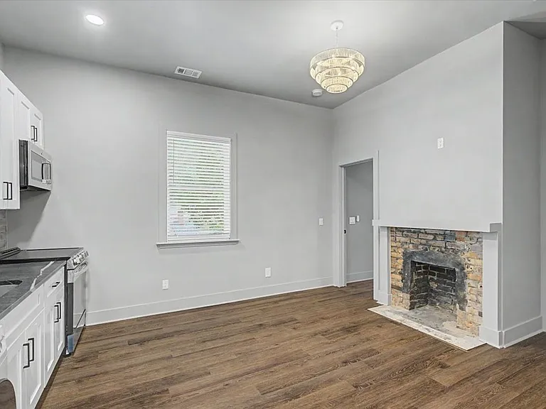 638 E 37th St #D — Photo 5