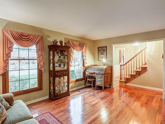 4th image of 8215 E Heritage Dr