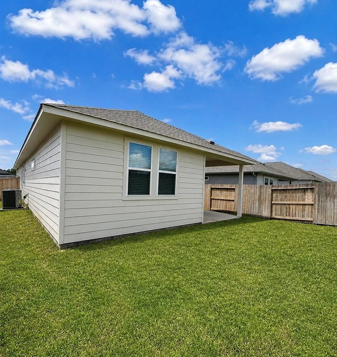 3 bed, 2.0 bath, 1405 sqft, $1,950 — Photo 4