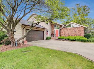 15528 Crestwicke Dr, Bloomington, IL 61705
