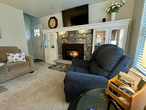 5th image of 337 Clubhouse Dr