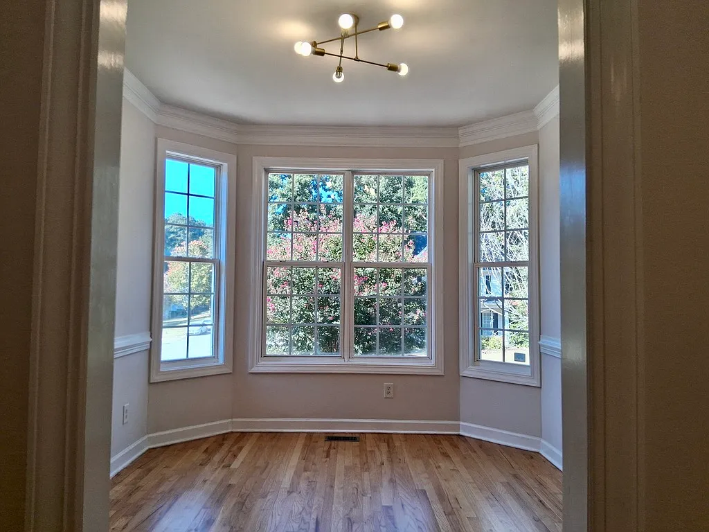 3 bed, 1570 sqft, $2,390 — Photo 4