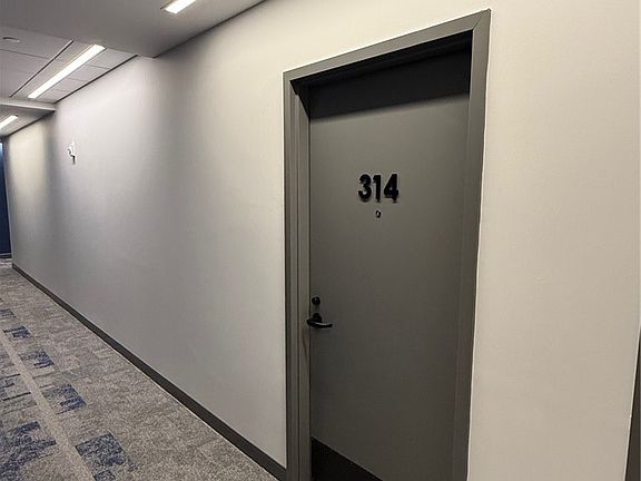 2nd image of 1117 W Fayette St #314
