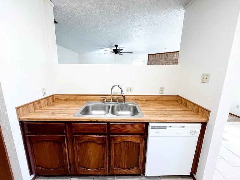 1504 Jefferis Ave — Photo 12