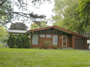 22W519 Tamarack Dr, Glen Ellyn, IL