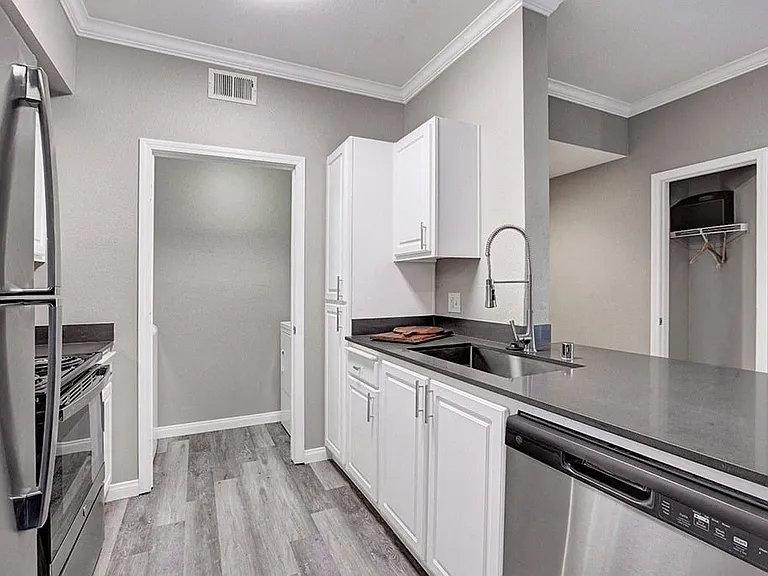 Broadleaf Apartments — Photo 90