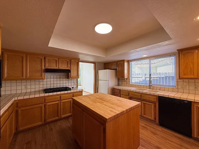 1470 Mercer Ct — Photo 20