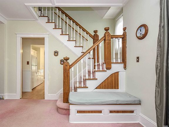 4th image of 35 Paumanake Ave