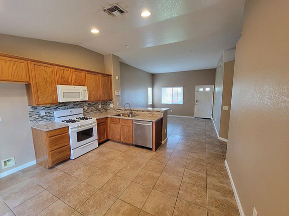5th image of 313 Jackrabbit Dr