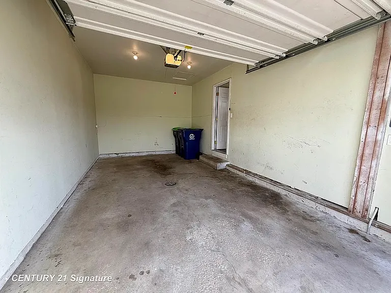 6030-6032 Canton Dr — Photo 21