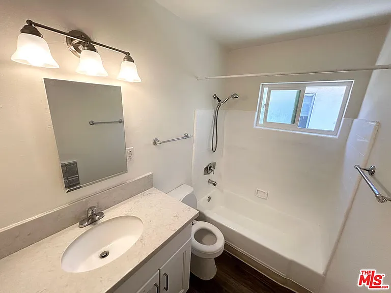 1146 N Formosa Ave #8 — Photo 9