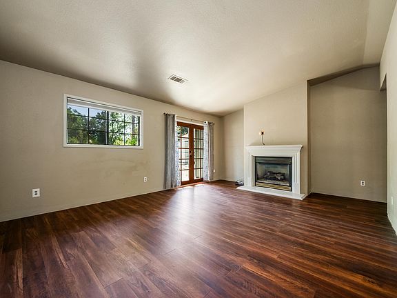 4th image of 2899 Fernwood St