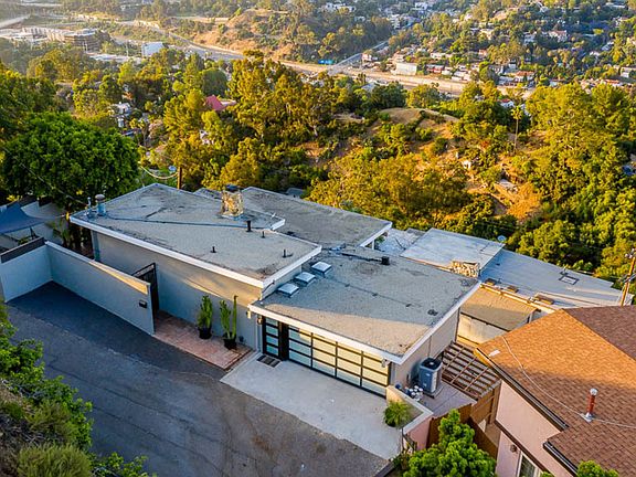 5th image of 2842 Las Alturas St