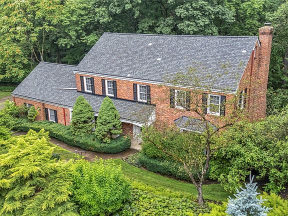 3rd image of 935 Field Club Rd