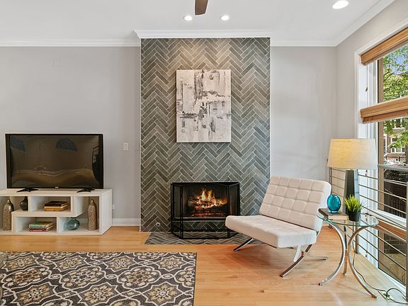 4th image of 1037 N Marshfield Ave #1