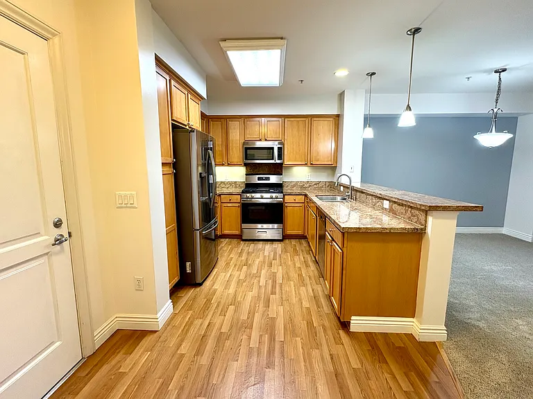 1310 Creekside Dr — Photo 6