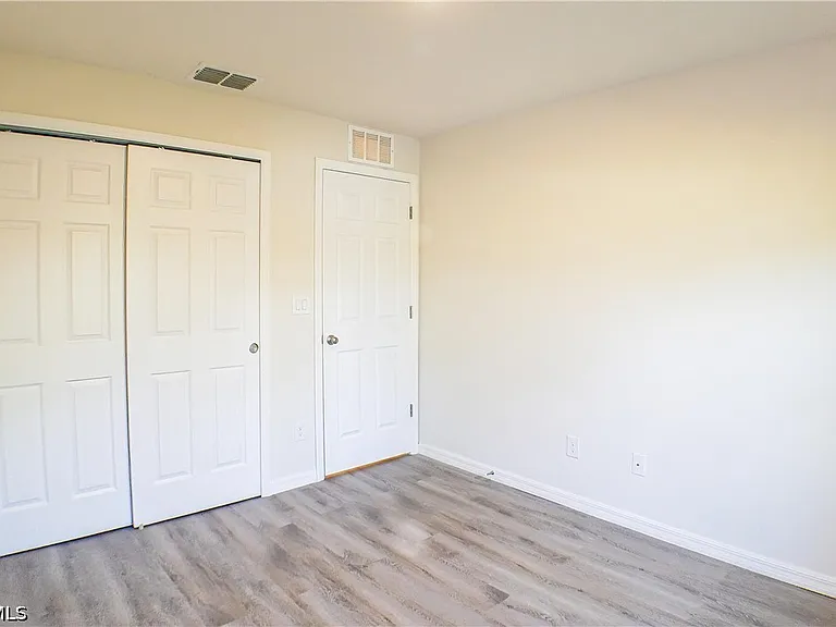 225 Rogers St — Photo 9
