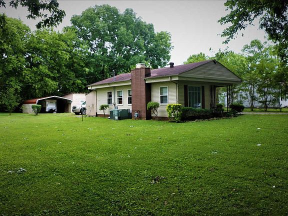 2nd image of 401 Hietts Ln