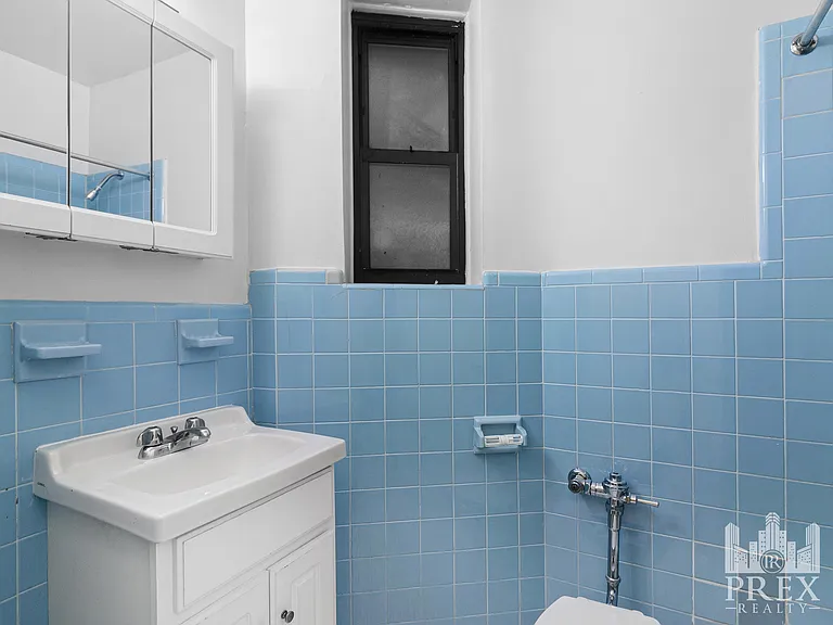 147 E 30th St #1A — Photo 5