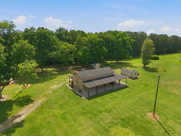 4th image of 1469 Wren Rd