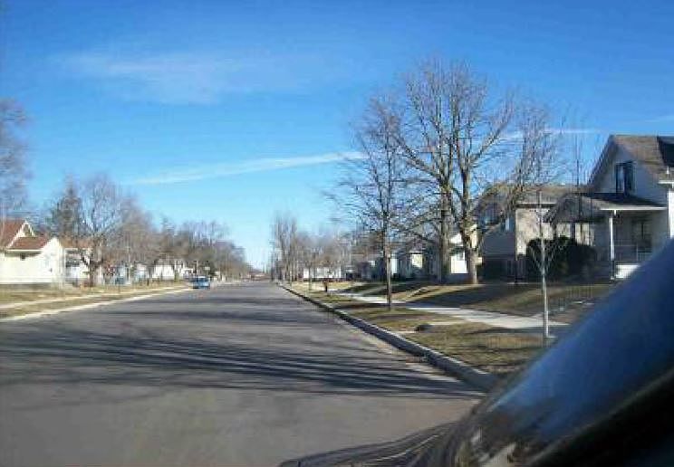 2nd image of 215 22nd Ave N