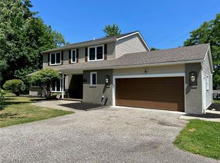 11321 Highland View Dr, Chardon, OH 44024